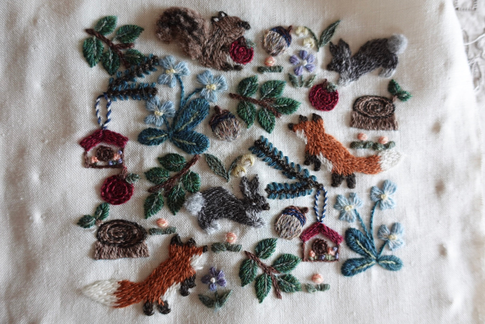 ヒトハリの森　ウール刺繍