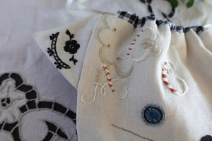 Loa（ロア）巾着　イニシャル刺繍