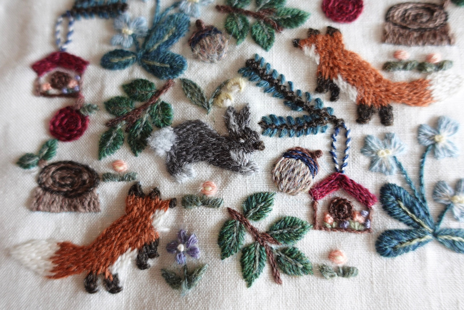 ヒトハリの森　ウール刺繍